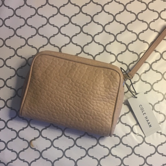 Cole Haan NEW WITH TAGS Beige Leather Wristlet - Picture 5 of 5